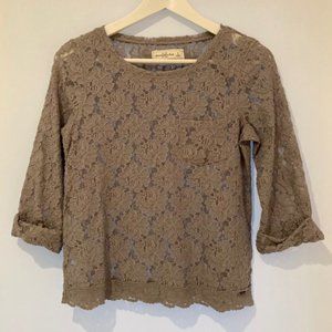 NWT Abercrombie & Fitch Kylie Floral Lace Scoop Neck Gray Shirt Women's S